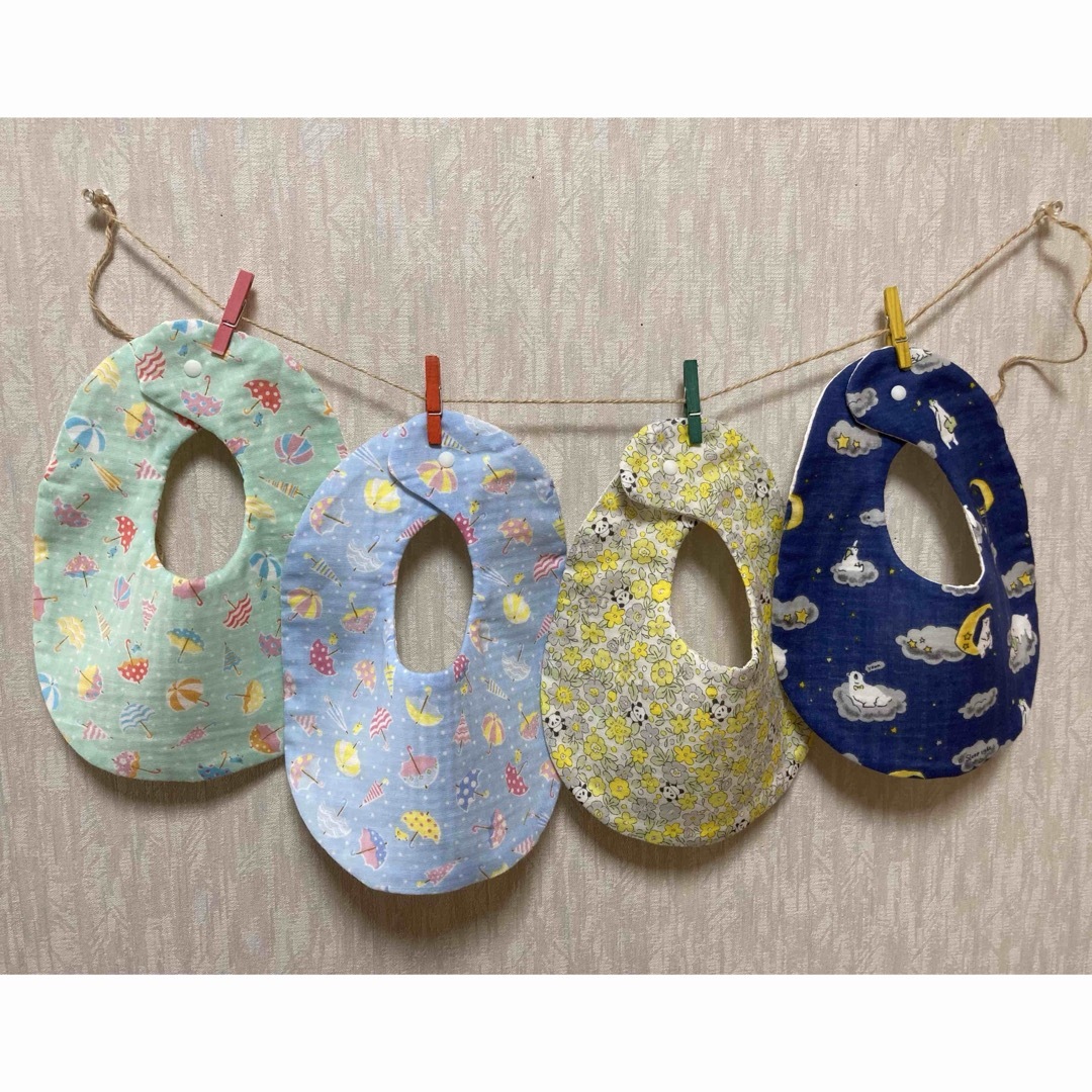 【Sale】スタイ4点セット⭐️エプロン⭐️保育園3 ハンドメイドのキッズ/ベビー(スタイ/よだれかけ)の商品写真