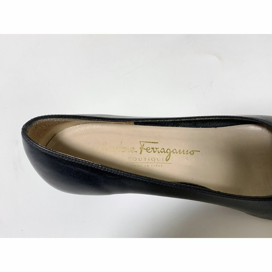 Salvatore Ferragamo(サルヴァトーレフェラガモ)のフェラガモ 5.5≒22.5cm パンプス 黒 D1 レディースの靴/シューズ(ハイヒール/パンプス)の商品写真
