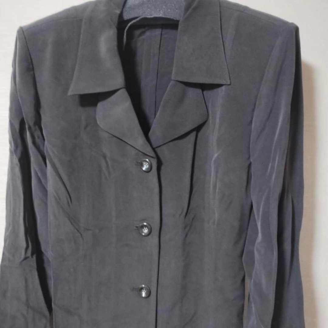 jasmi silk レディース ジャケット ブラック 4ボタン サイドベンツ レディースのジャケット/アウター(テーラードジャケット)の商品写真