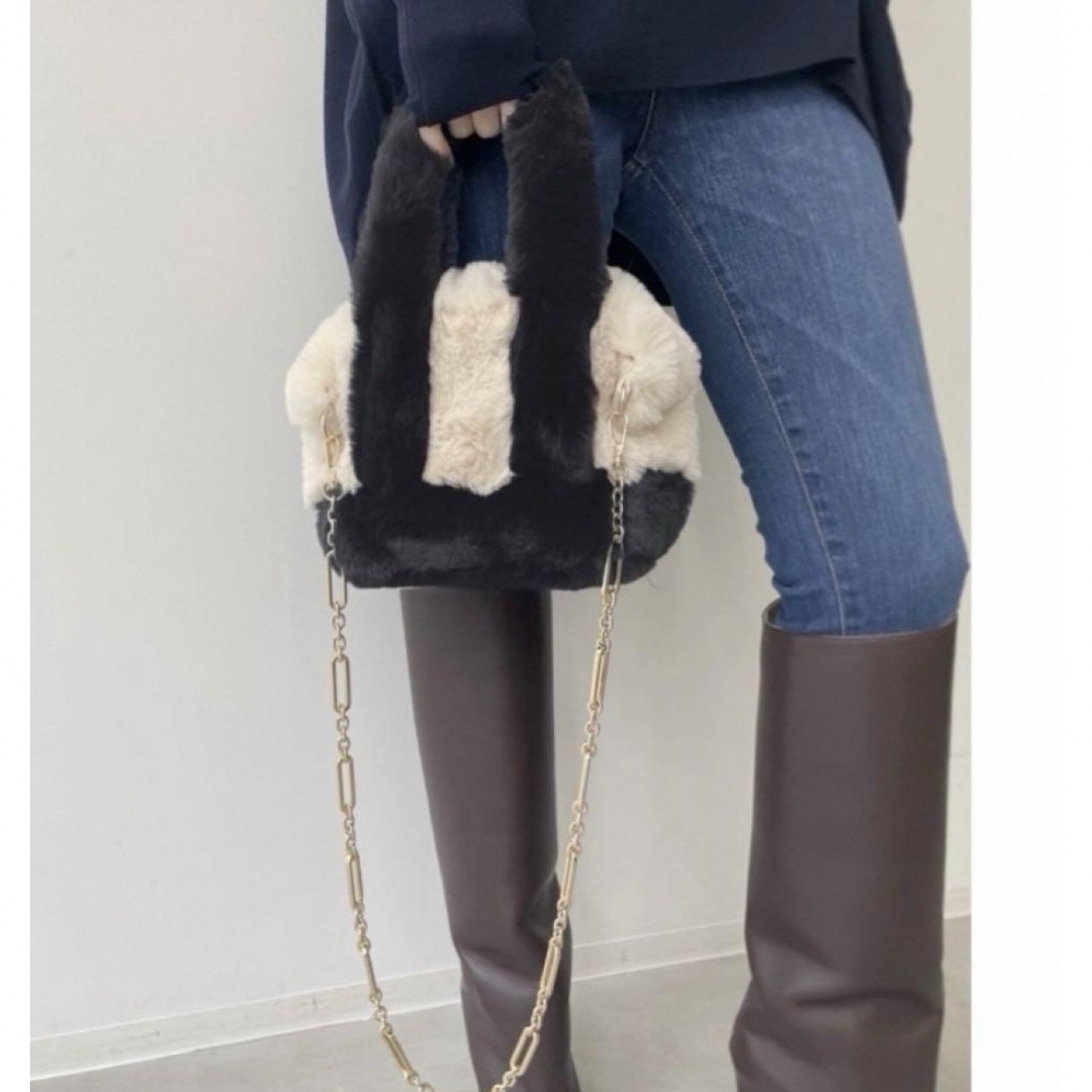 L'Appartement DEUXIEME CLASSE(アパルトモンドゥーズィエムクラス)のGOOD GRIEF! FAUX FUR TOTE BAG SMALL レディースのバッグ(ショルダーバッグ)の商品写真