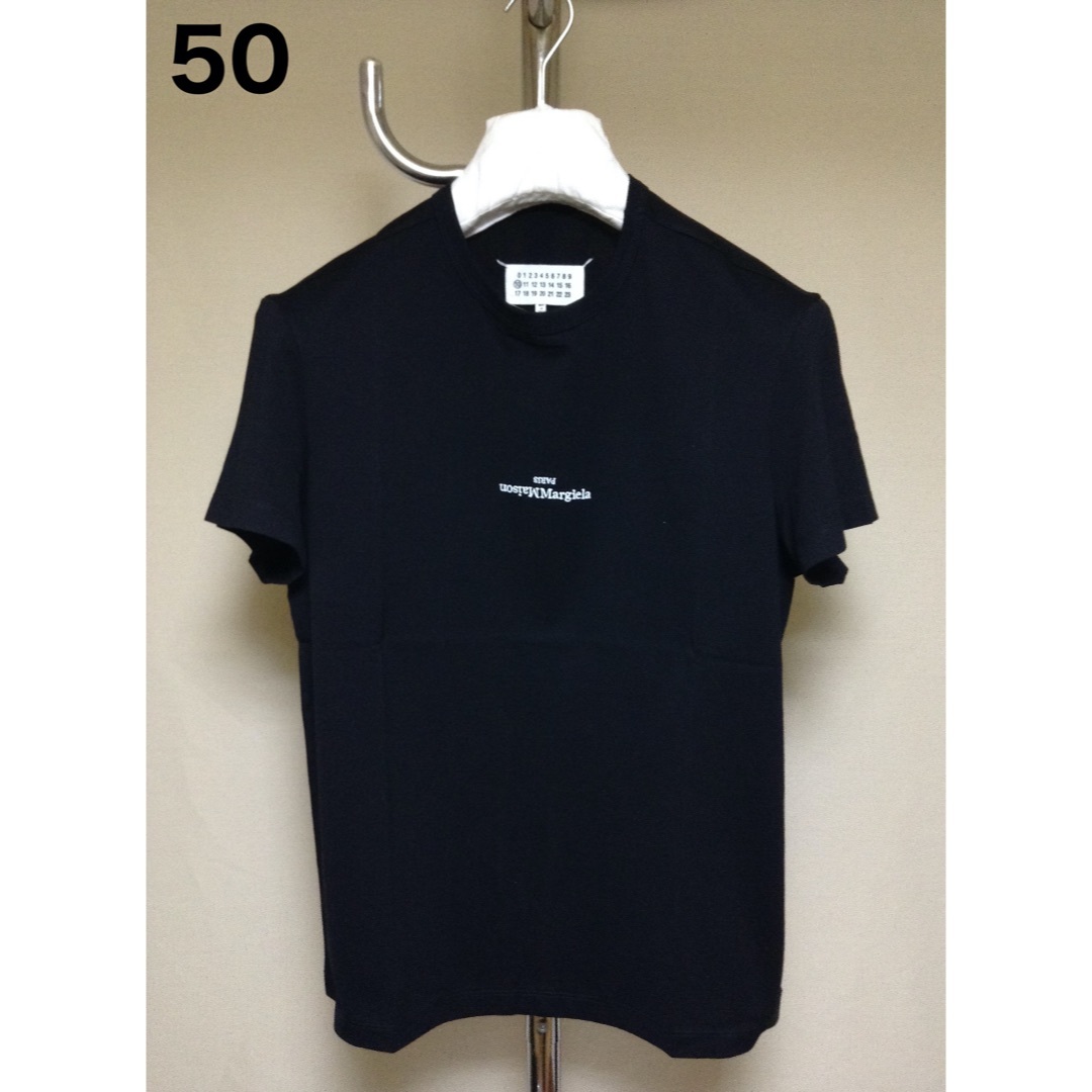 Maison Martin Margiela(マルタンマルジェラ)の新品 50 マルジェラ 23ss ブランドロゴ反転Tシャツ 黒白 6096 メンズのトップス(Tシャツ/カットソー(半袖/袖なし))の商品写真