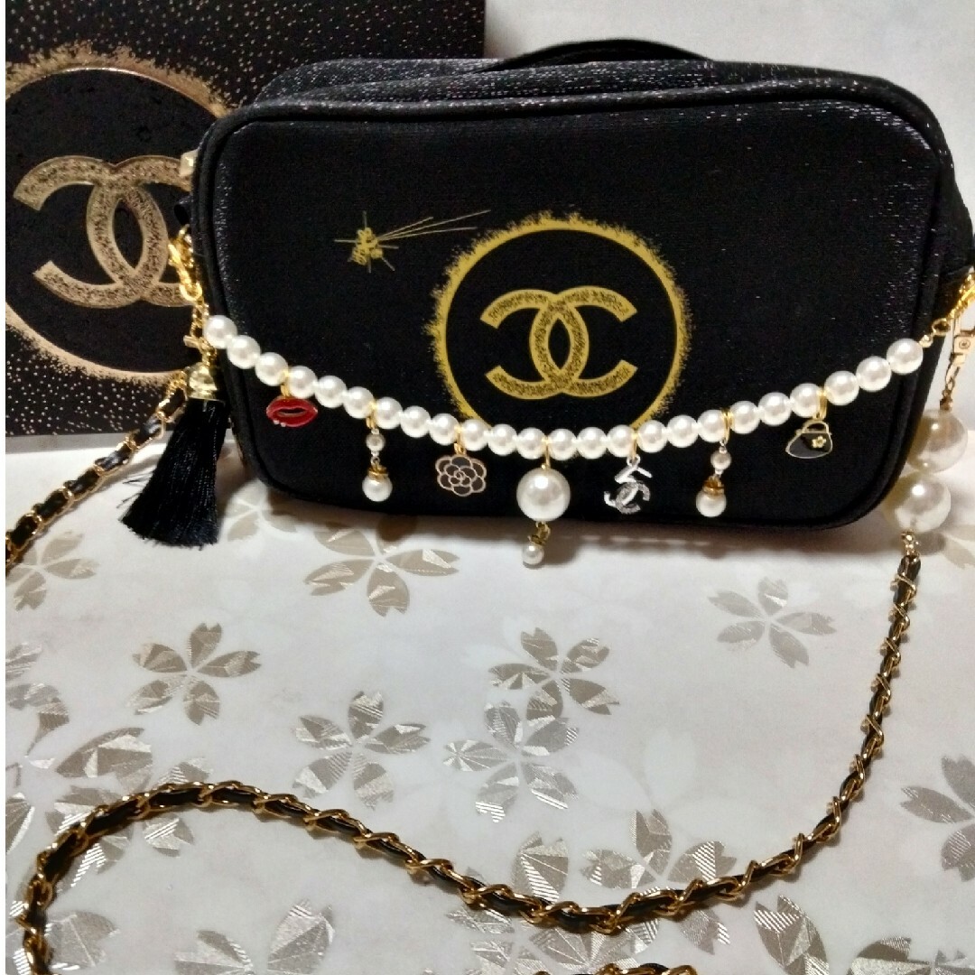 CHANEL(シャネル)のUS限定シャネルノベルティポーチ【箱付き】 レディースのファッション小物(ポーチ)の商品写真