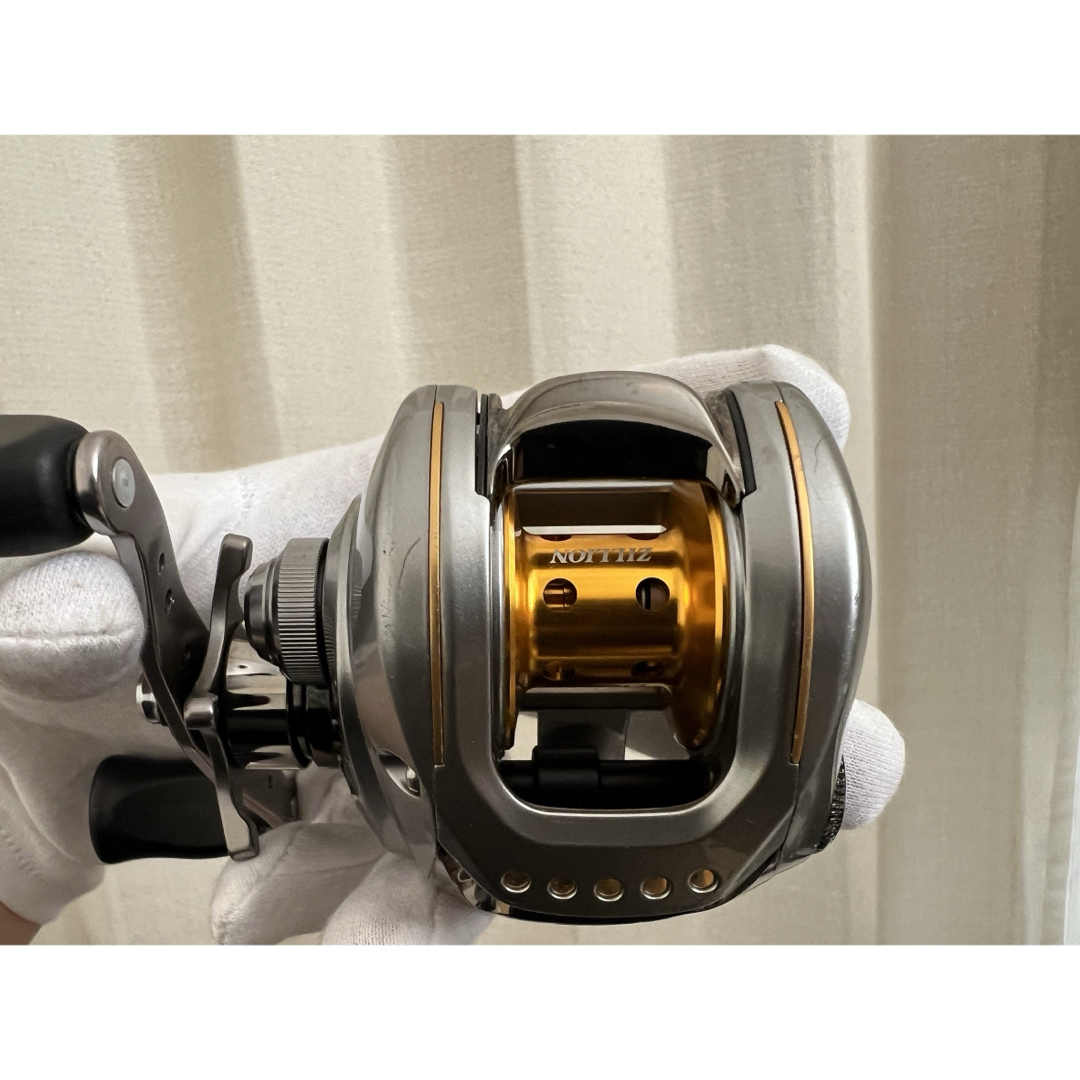 DAIWA(ダイワ)のDaiwa ZILLION ［ダイワ ジリオン］100H 6.3 スポーツ/アウトドアのフィッシング(リール)の商品写真