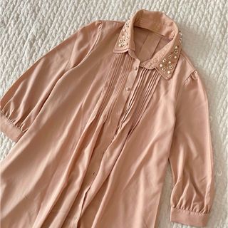 【SALE】ブラウス　ミニワンピース　ピンクベージュ　ビジュー襟　レディース(シャツ/ブラウス(長袖/七分))