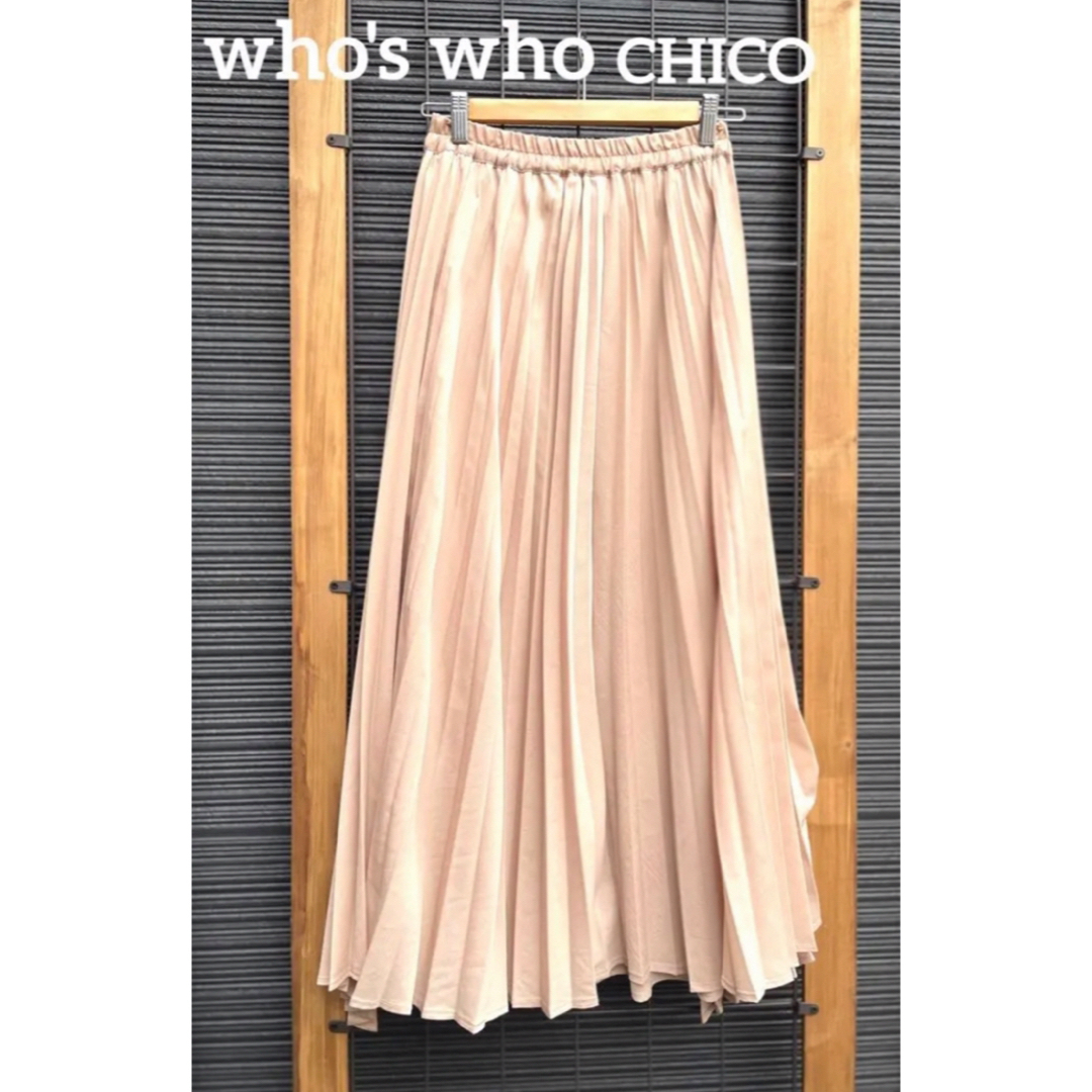 who's who Chico(フーズフーチコ)のwho's who CHICO ラッププリーツロングスカート 春カラー レディースのスカート(ロングスカート)の商品写真