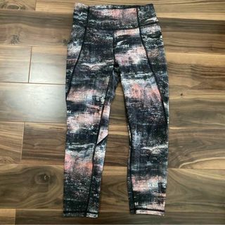 ルルレモン レギンス/スパッツ(花柄)の通販 3点 | lululemonの ルルレモン レギンス/スパッツ(花柄)の通販 3点 | lululemonの