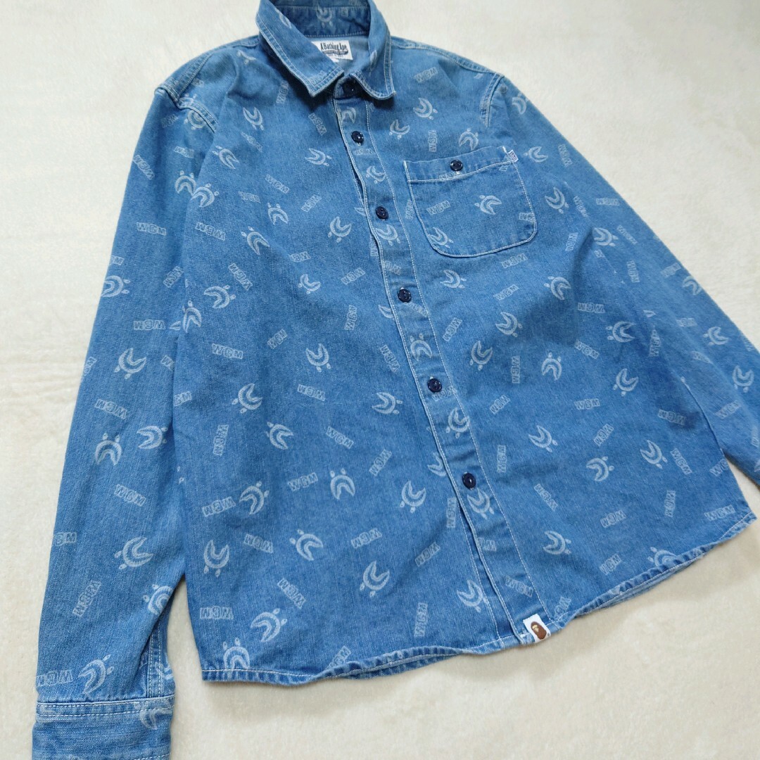 A BATHING APE(アベイシングエイプ)の希少　エイプ　shark pattern denim shirt　22SS　美品 メンズのトップス(シャツ)の商品写真