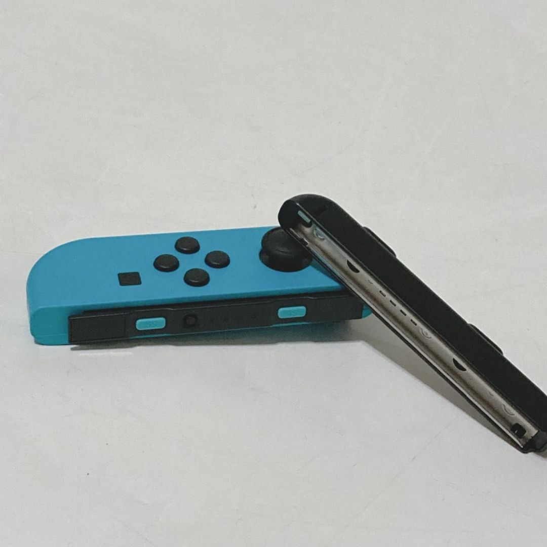Nintendo Switch(ニンテンドースイッチ)のジョイコン 左 ブルー ニンテンドースイッチ ネオンブルー 任天堂 エンタメ/ホビーのゲームソフト/ゲーム機本体(その他)の商品写真