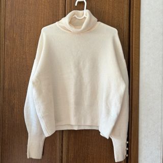 エイチアンドエム(H&M)のMサイズ　ボタン付きハイネックセーター　アイボリー(ニット/セーター)