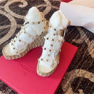 VALENTINO - VALENTINO ロックスタッズローファーの通販 by m's shop