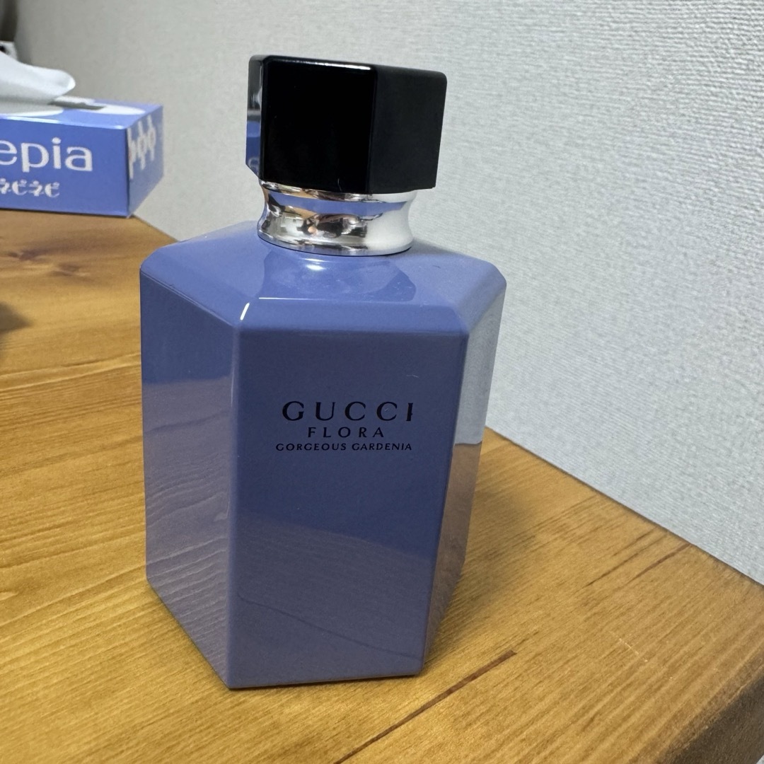 Gucci(グッチ)のGUCCI フローラゴージャスガーデニアラベンダー　50mL コスメ/美容の香水(ユニセックス)の商品写真