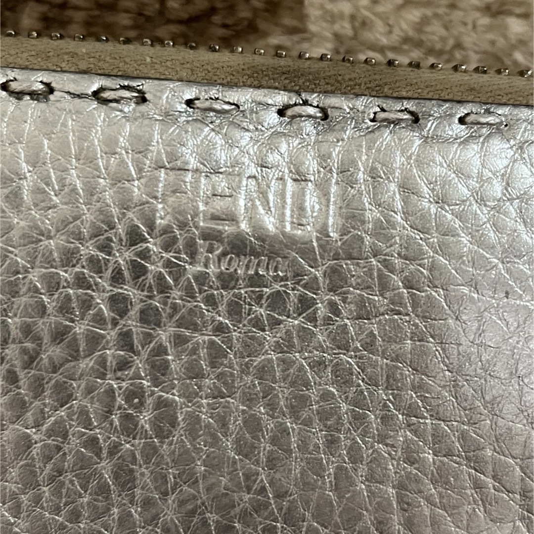 FENDI(フェンディ)のFENDI フェンディ レザー ラウンドファスナー 長財布 レディースのファッション小物(財布)の商品写真