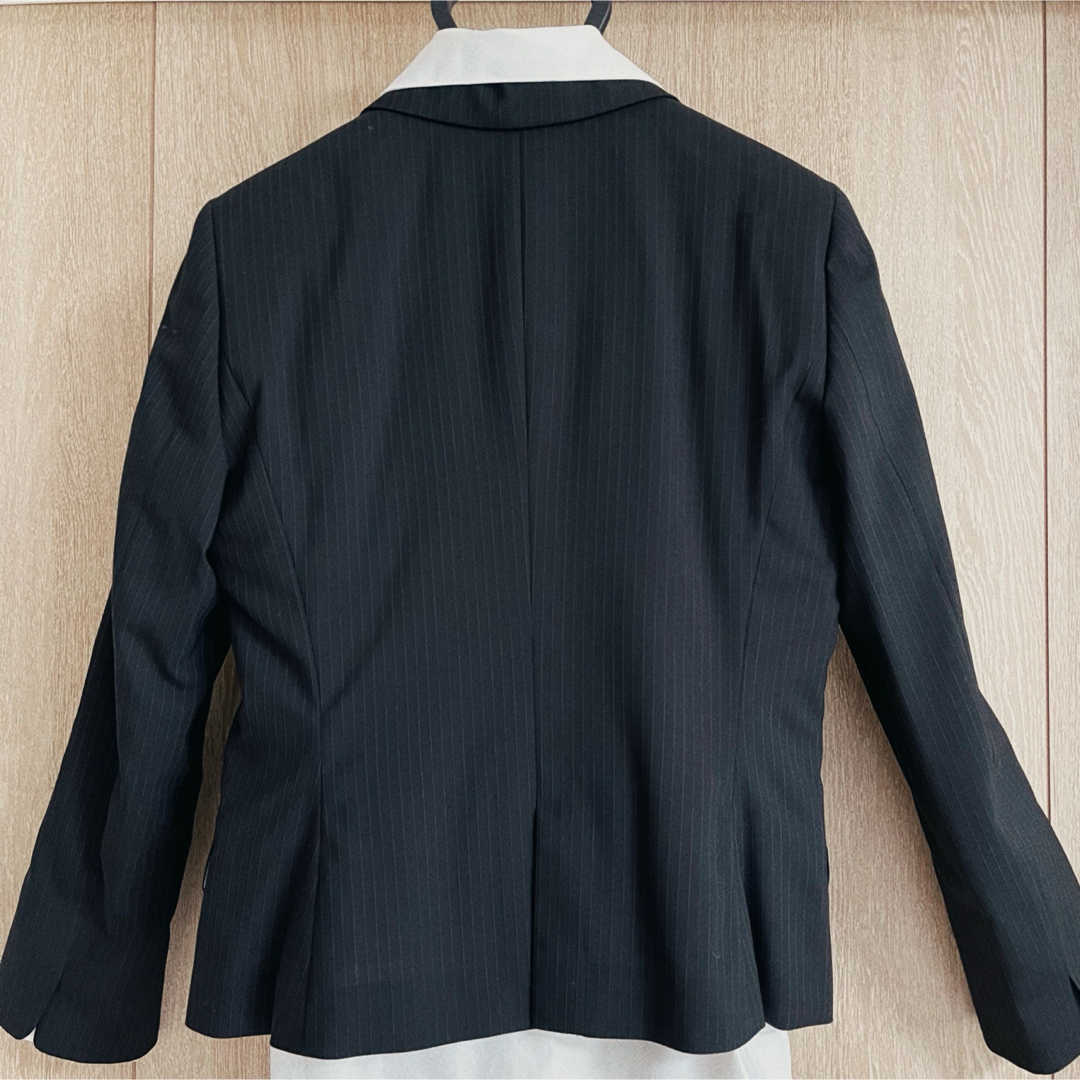 AOKI(アオキ)のアオキ　Les muesスカートスーツ　ブラック×ストライプ　L レディースのフォーマル/ドレス(スーツ)の商品写真