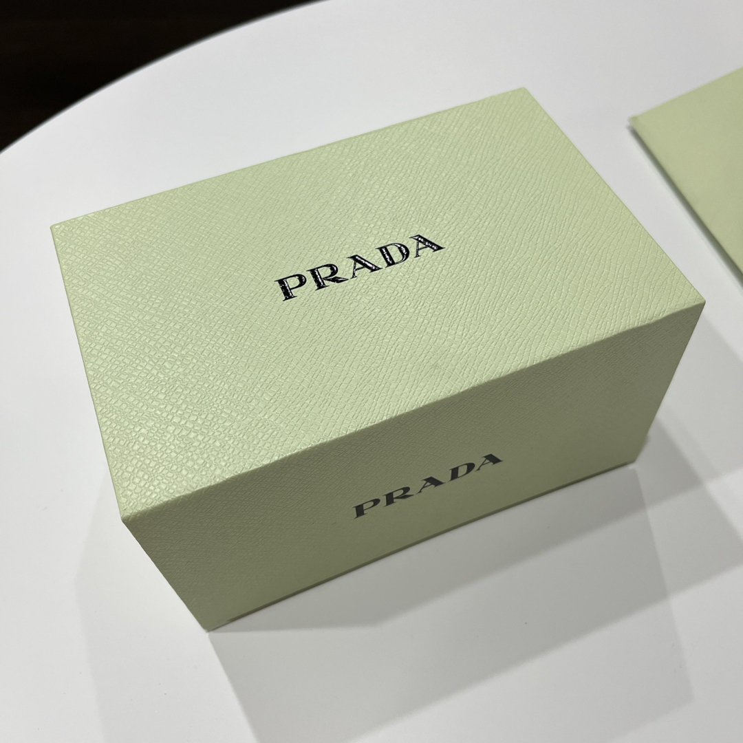 PRADA Beauty リップ バーム ギフトボックス 袋付 新品 未開封 PRADA Beauty リップ バーム ギフトボックス 袋付 新品 未開封