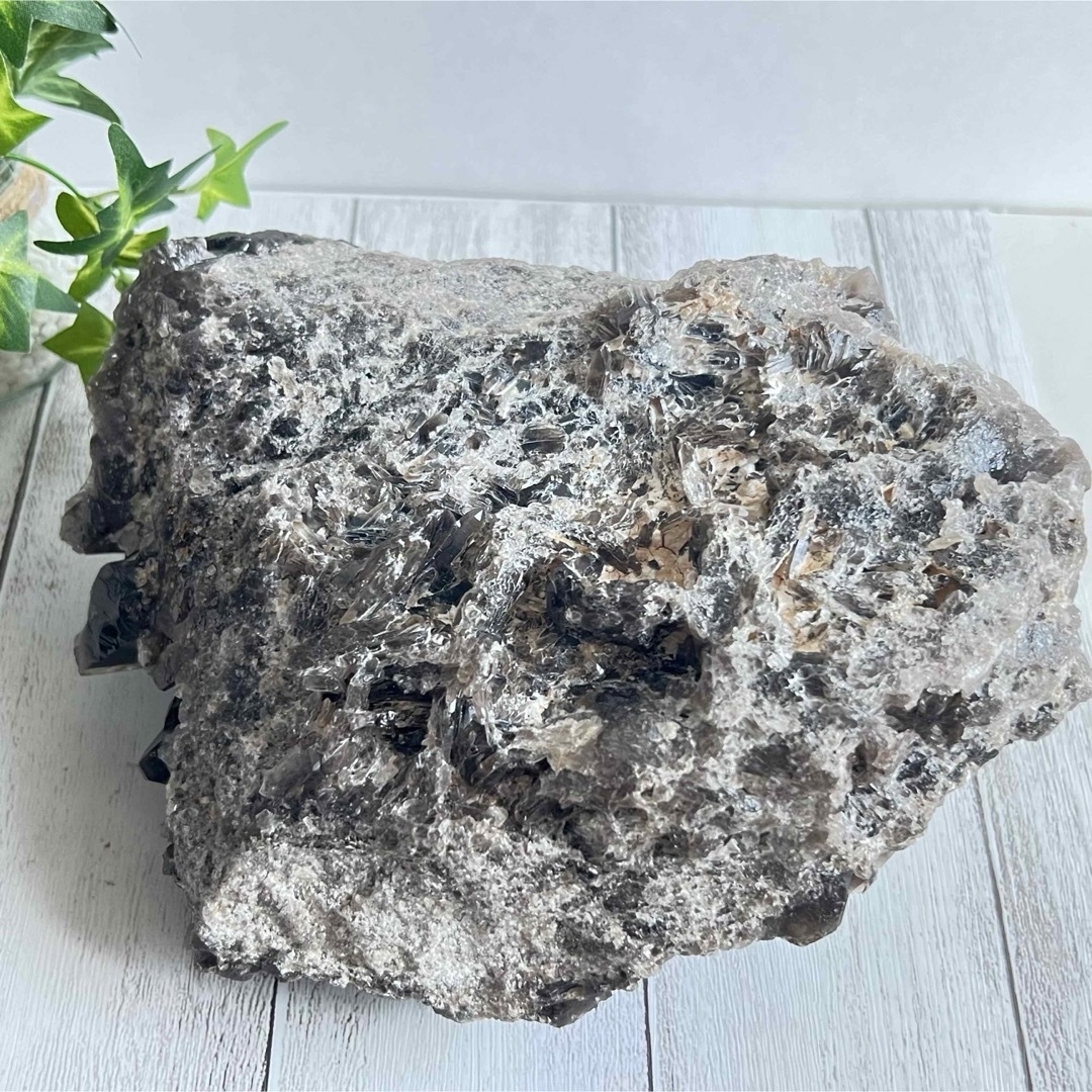 【美品✨迫力の2.7kg ポイントが綺麗な モリオンクラスター✨⑧】天然石 原石 インテリア/住まい/日用品のインテリア小物(置物)の商品写真