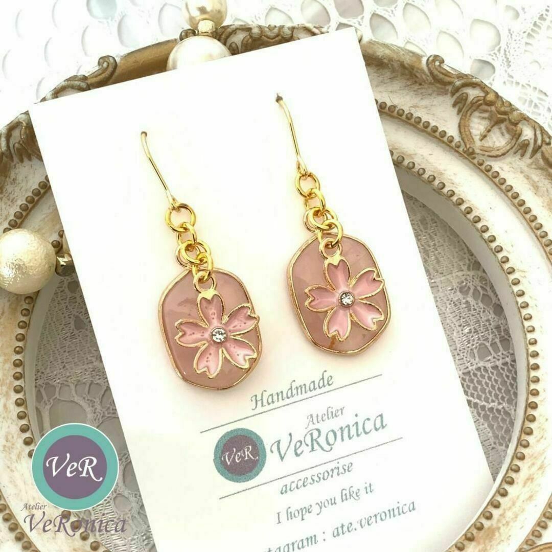 桜とローズクォーツのピアス　ハンドメイド　桜　フック　イヤリング　ピンク　ピアス ハンドメイドのアクセサリー(ピアス)の商品写真