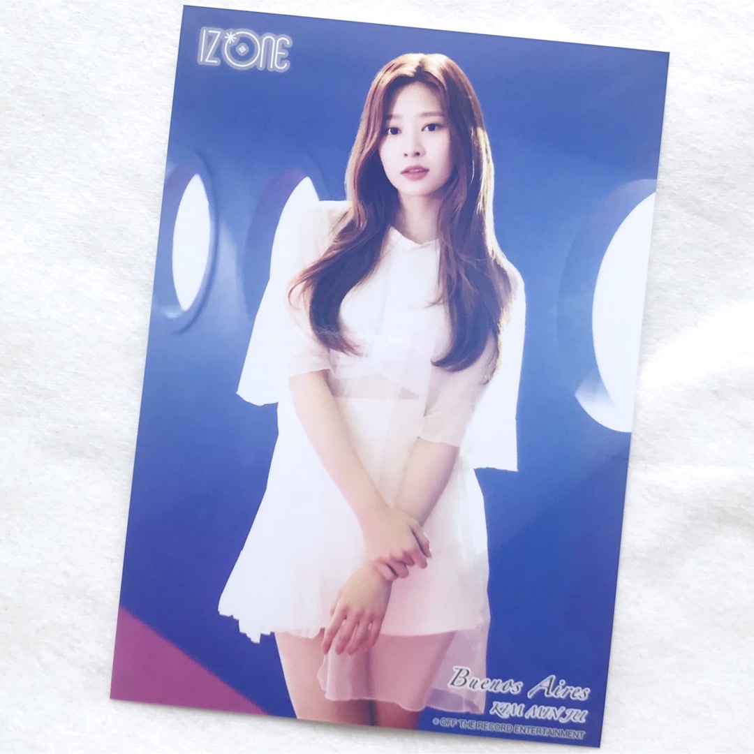 IZ*ONE(アイズワン)の【 ミンジュ 】IZ*ONE Buenos Aires フォトカード エンタメ/ホビーのタレントグッズ(アイドルグッズ)の商品写真