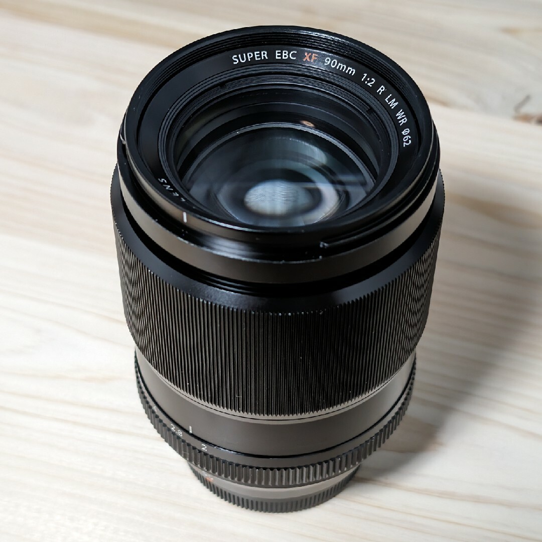 富士フイルム(フジフイルム)のXF90MM F2 R LM WR スマホ/家電/カメラのカメラ(レンズ(単焦点))の商品写真