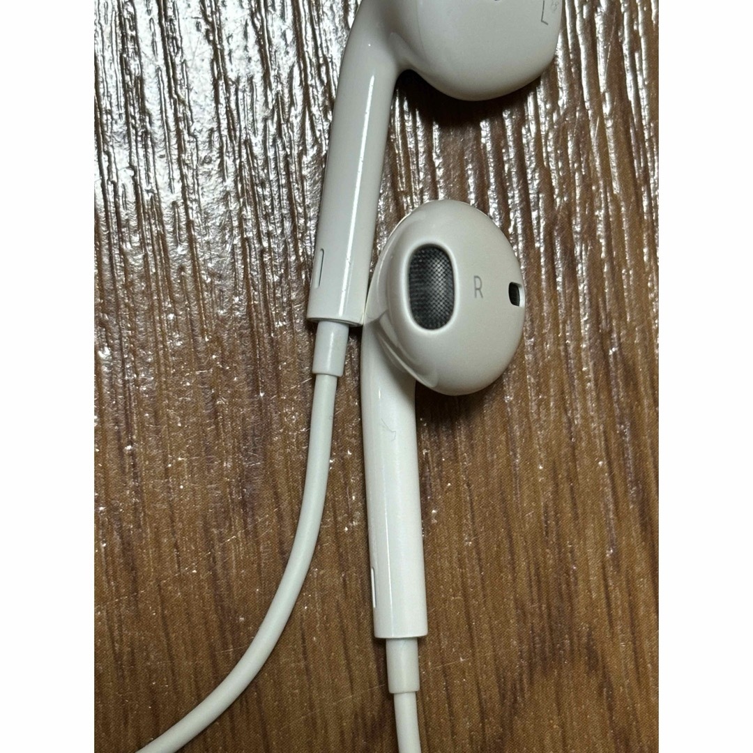 Apple(アップル)のイヤホン　EarPods Apple iPhone Lightning 有線 スマホ/家電/カメラのオーディオ機器(ヘッドフォン/イヤフォン)の商品写真