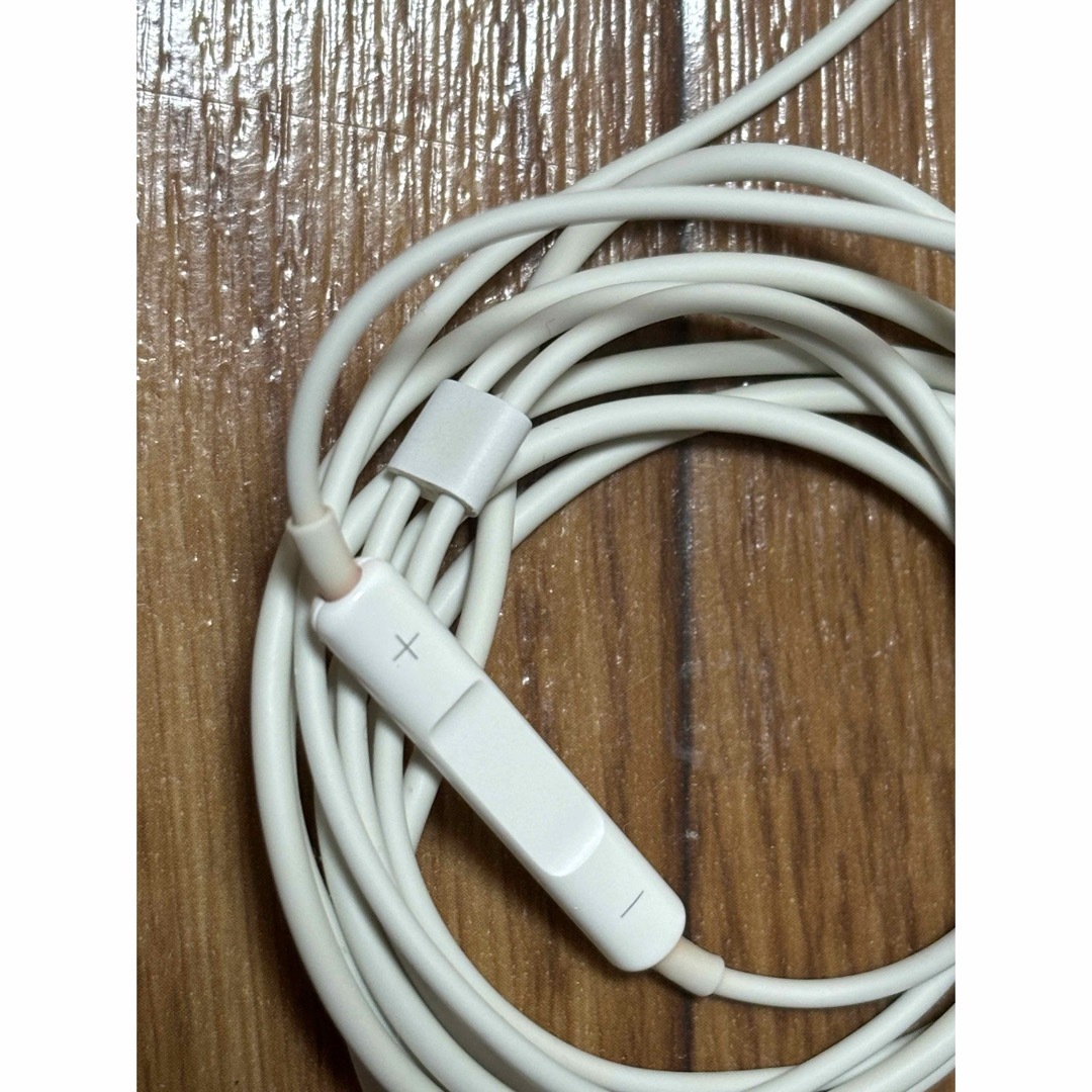 Apple(アップル)のイヤホン　EarPods Apple iPhone Lightning 有線 スマホ/家電/カメラのオーディオ機器(ヘッドフォン/イヤフォン)の商品写真