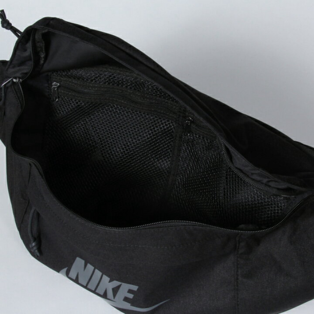 NIKE(ナイキ)のNike ナイキ　ボディーバック　10L ブラック　ヒップバック　ナイキ　バック レディースのバッグ(ボディバッグ/ウエストポーチ)の商品写真