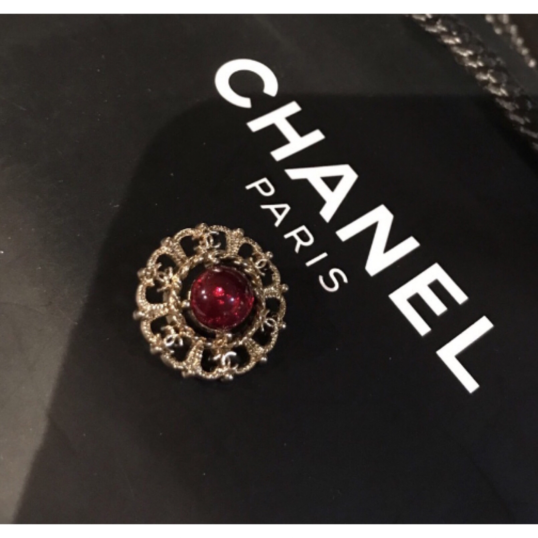 CHANEL(シャネル)の特価　CHANELボタン　デットストック　ヴィンテージ  レア ハンドメイドの素材/材料(各種パーツ)の商品写真