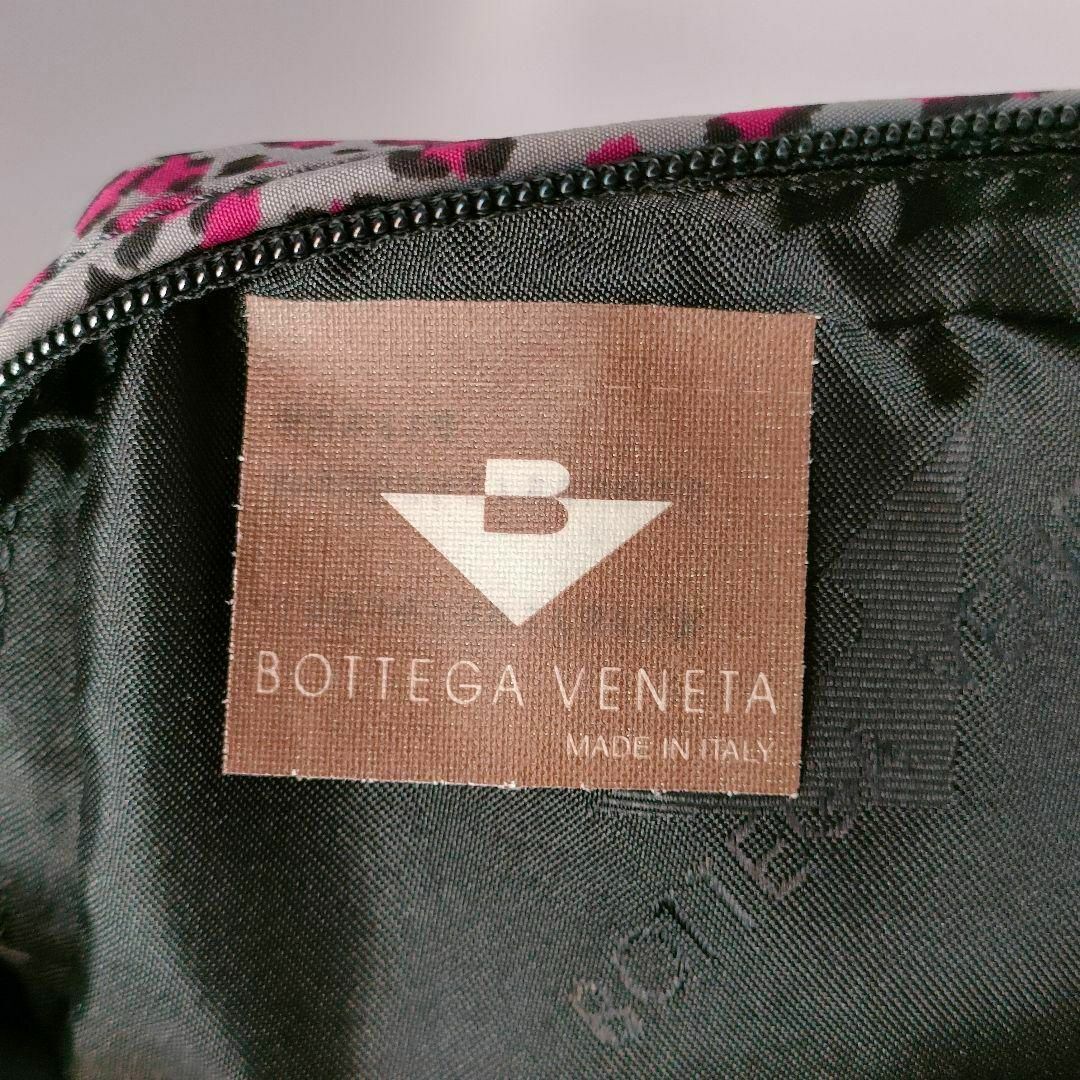 Bottega Veneta(ボッテガヴェネタ)のボッテガヴェネタ　BOTTEGA VENETA　レディースポーチ　小物入れ　豹柄 レディースのファッション小物(ポーチ)の商品写真