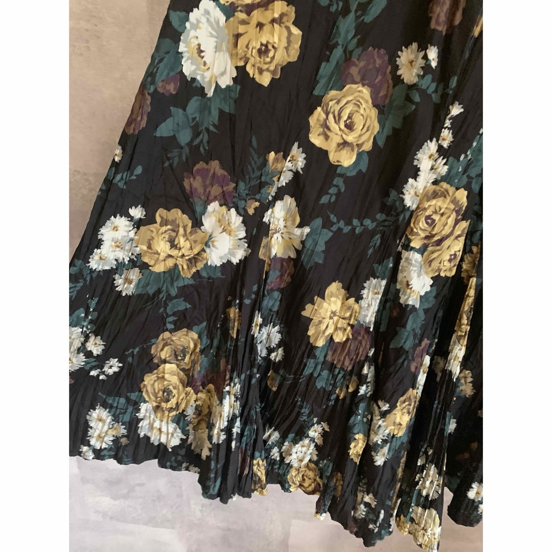 COCO DEAL(ココディール)のココディール　スカート cocodeal ブラック　花柄　フラワープリント レディースのスカート(ロングスカート)の商品写真