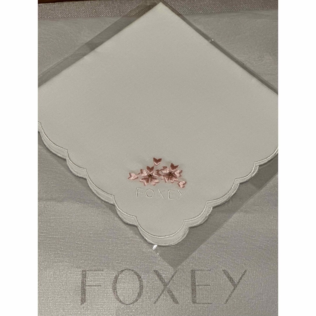 FOXEY(フォクシー)のフォクシー　ハンカチ　ノベルティ　桜 レディースのファッション小物(ハンカチ)の商品写真