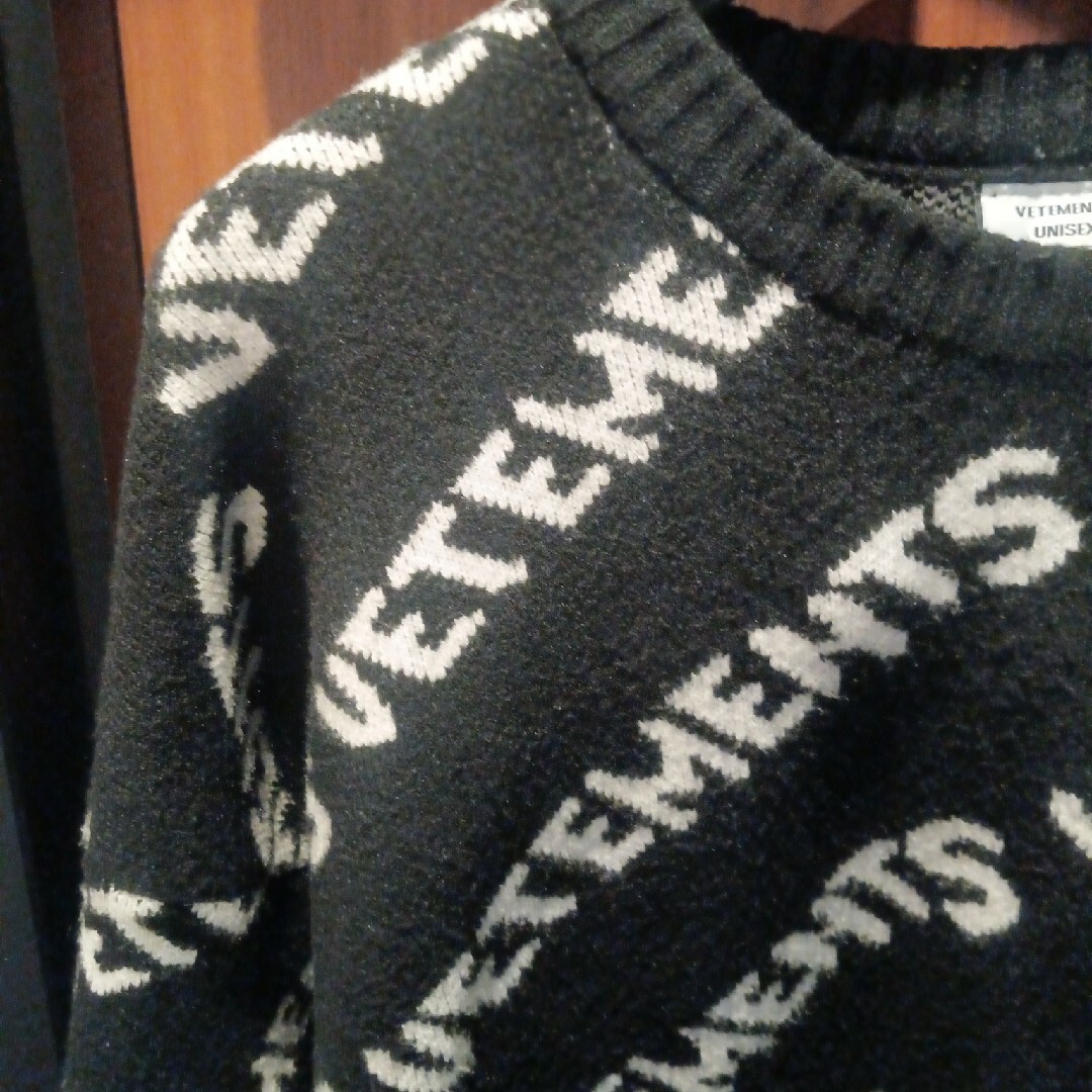 VETEMENTS(ヴェトモン)の明日まで限定値下げ　VETEMENT ヴェトモンニット　サイズS ゆったり目 メンズのトップス(ニット/セーター)の商品写真