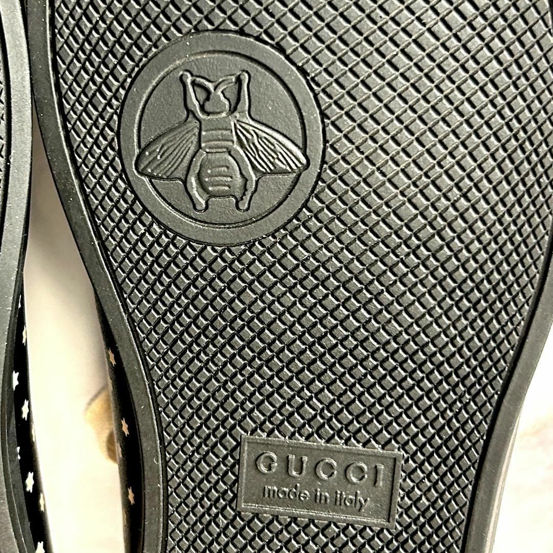 Gucci(グッチ)の【美品】グッチ　GUCCYロゴ スター　Bee　スニーカー　ブラック　43サイズ メンズの靴/シューズ(スニーカー)の商品写真
