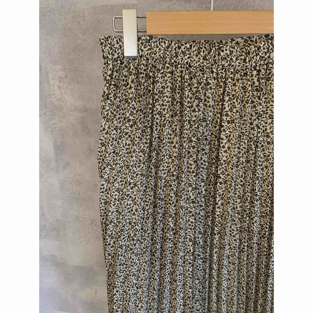 COCO DEAL(ココディール)のココディール　スカート cocodeal ベージュブラック　花柄フラワープリント レディースのスカート(ロングスカート)の商品写真
