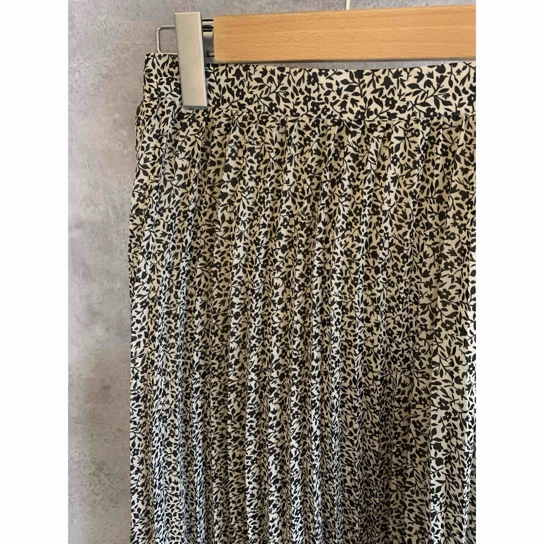 COCO DEAL(ココディール)のココディール　スカート cocodeal ベージュブラック　花柄フラワープリント レディースのスカート(ロングスカート)の商品写真