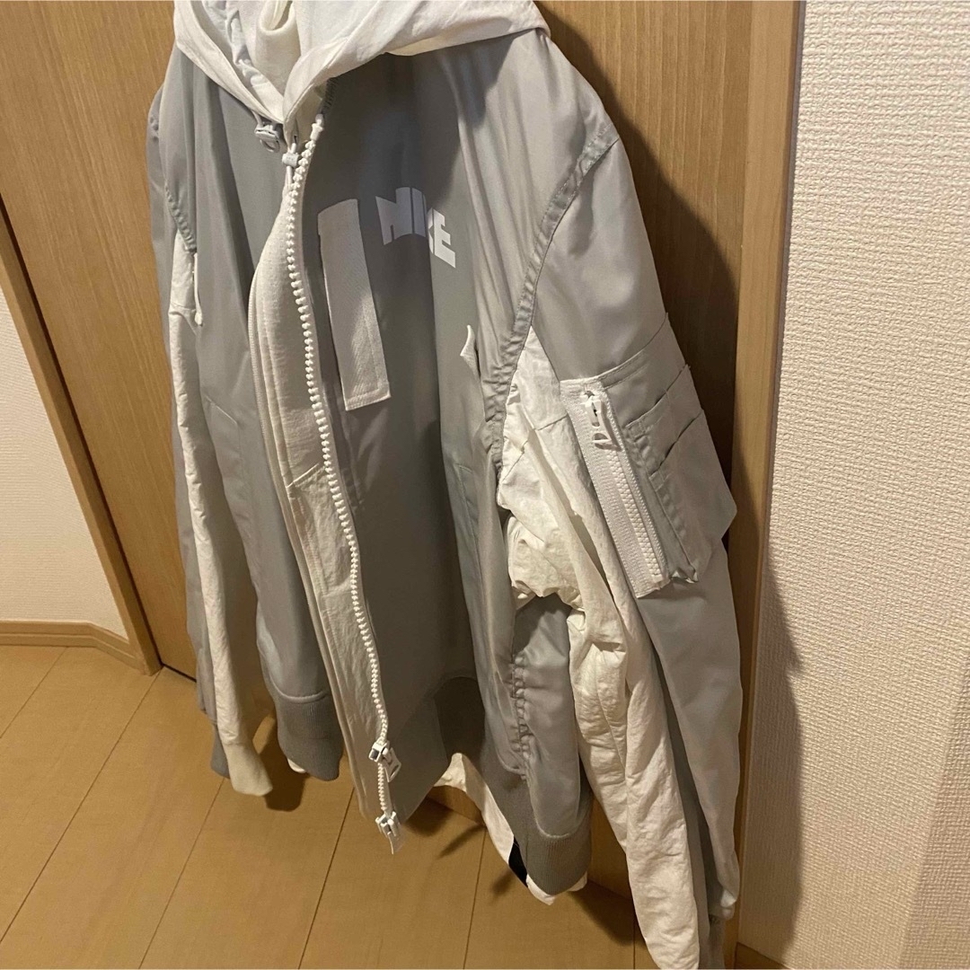 sacai(サカイ)のサカイ× ナイキ　sacai nike ジャケット　白 メンズのジャケット/アウター(その他)の商品写真