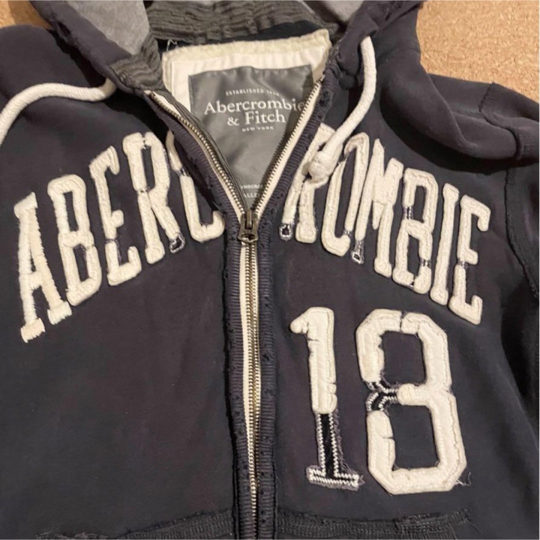 Abercrombie&Fitch(アバクロンビーアンドフィッチ)のアバクロンビー&フィッチ　ジップアップパーカー レディースのトップス(パーカー)の商品写真