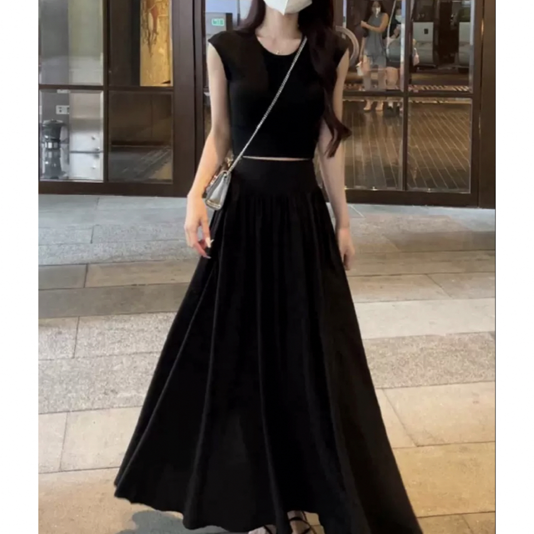 Lily Brown(リリーブラウン)の【新品·未使用】韓国風シックデザイン ノースリーブベストトップ＆ソルト風スカート レディースのスカート(ロングスカート)の商品写真