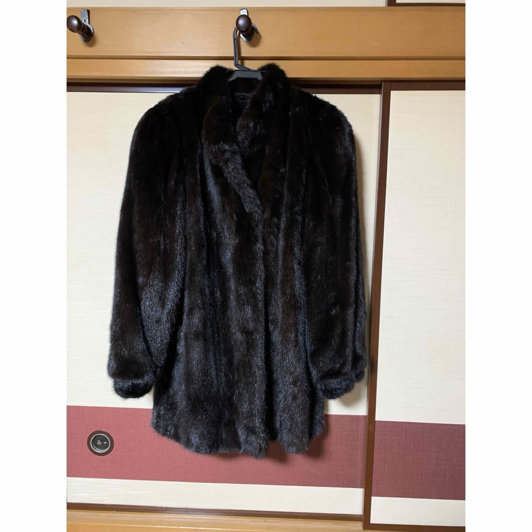 毛皮のコート レディースのジャケット/アウター(毛皮/ファーコート)の商品写真