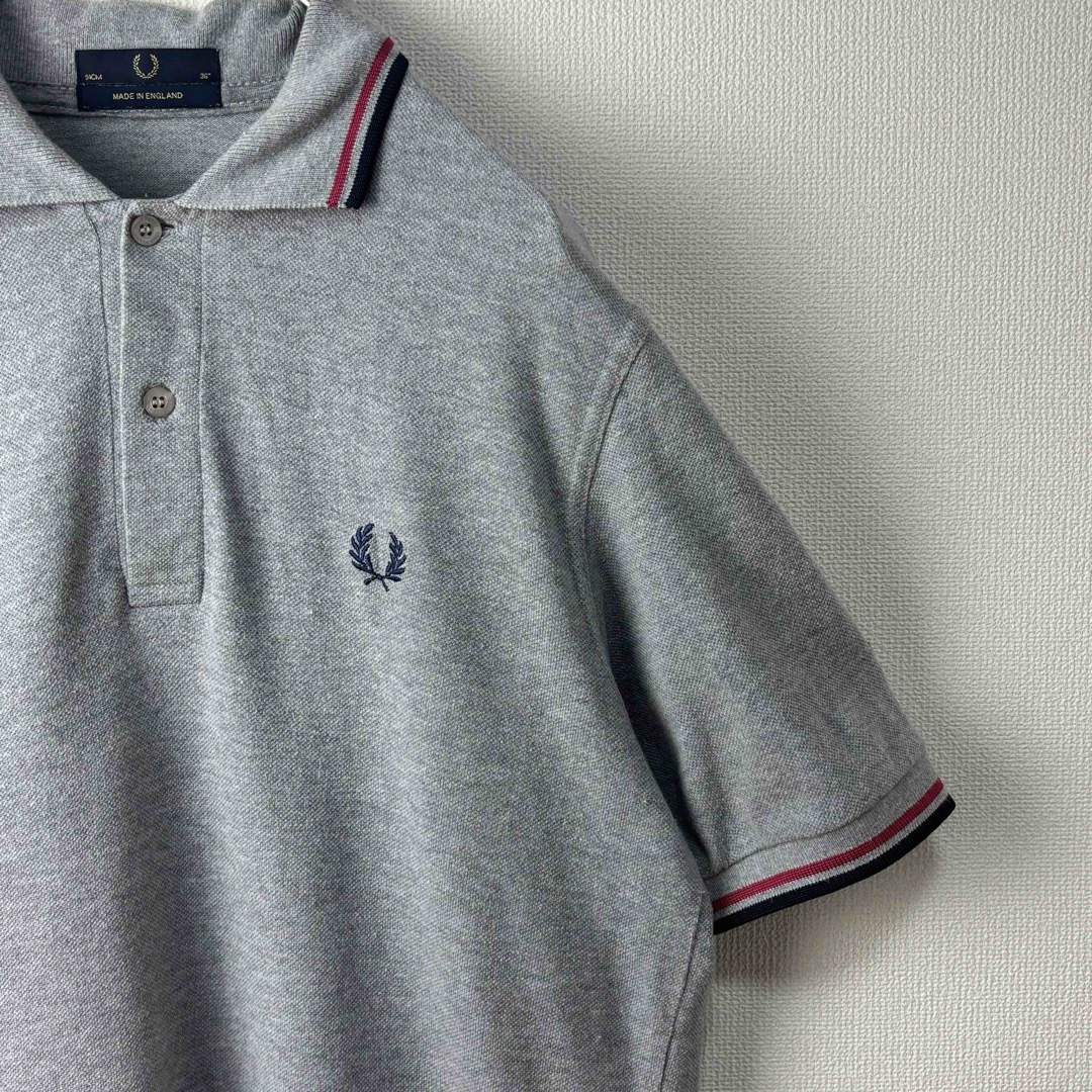 FRED PERRY(フレッドペリー)の人気　フレッドペリー　ポロシャツ　英国製　M12  36 S グレー　古着 メンズのトップス(ポロシャツ)の商品写真