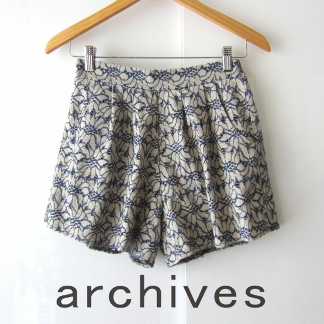 archives(アルシーヴ)の美品　archives／アルシーヴ★　刺繍が素敵なショートパンツ レディースのパンツ(ショートパンツ)の商品写真