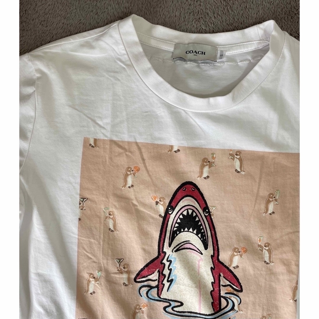 COACH(コーチ)のcoach shark  Tシャツ レディースのトップス(Tシャツ(半袖/袖なし))の商品写真