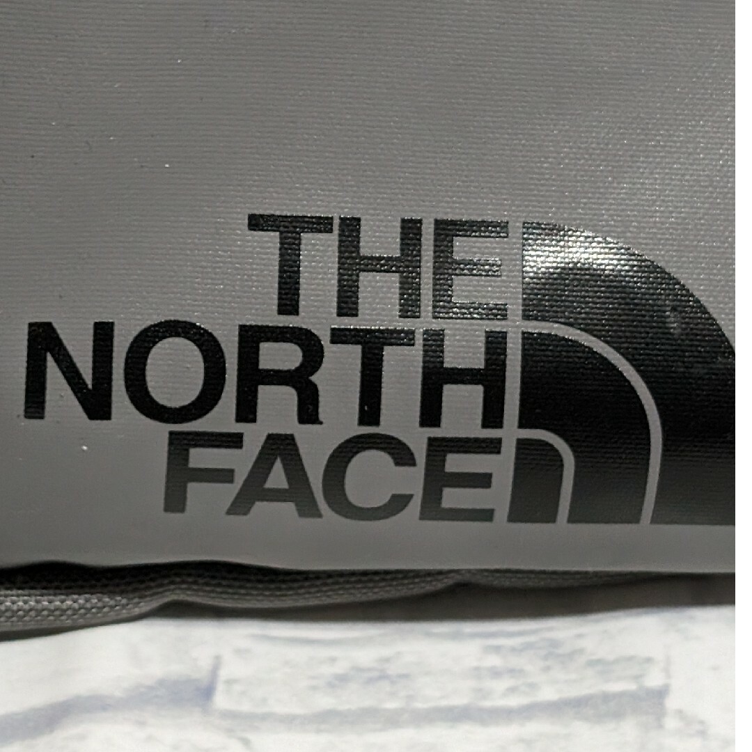 THE NORTH FACE(ザノースフェイス)のザ　ノースフェイス　グレー　ヒューズボックス メンズのバッグ(バッグパック/リュック)の商品写真