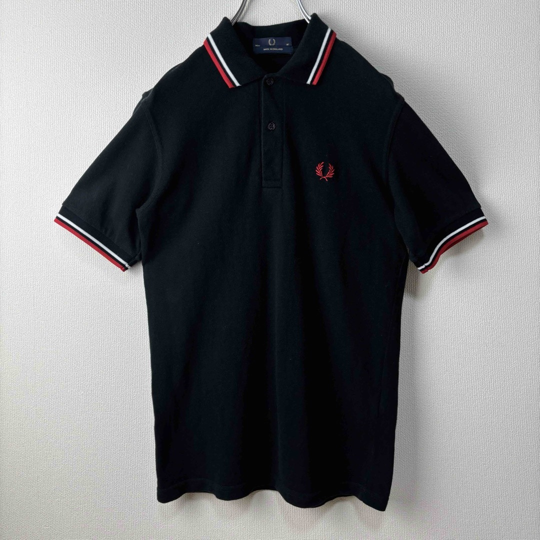 FRED PERRY(フレッドペリー)の人気　フレッドペリー　ポロシャツ　M12 英国製　黒　赤　36 S 古着 メンズのトップス(ポロシャツ)の商品写真