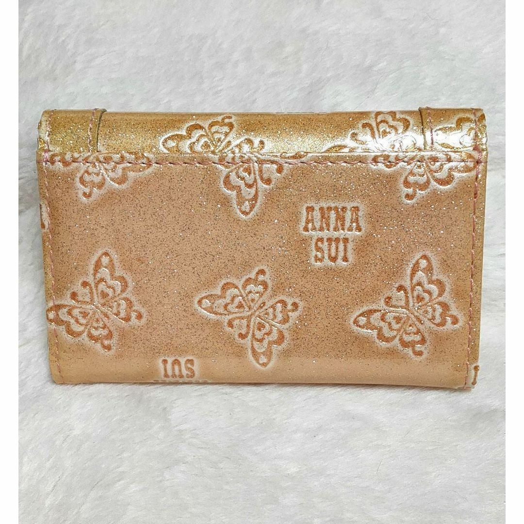 ANNA SUI(アナスイ)の新品未使用 アナスイ 5連キーケース 蝶　バタフライ　ピンク系　ラメ　ロゴ レディースのファッション小物(キーケース)の商品写真