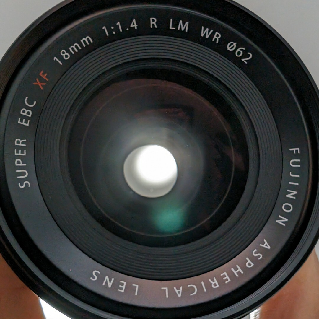 富士フイルム(フジフイルム)のXF18mmF1.4 R LM WR スマホ/家電/カメラのカメラ(レンズ(単焦点))の商品写真