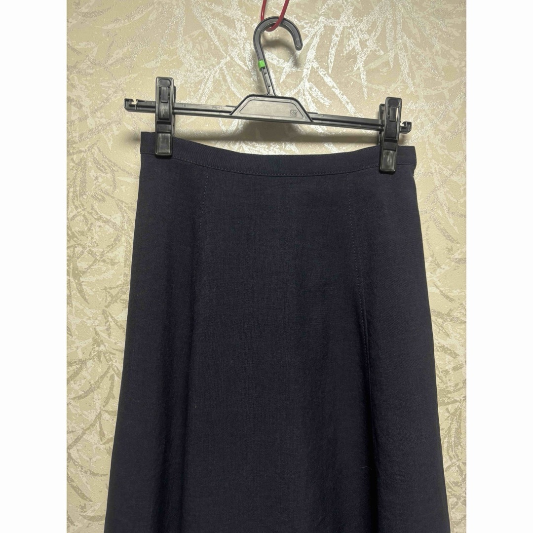 STRAWBERRY-FIELDS(ストロベリーフィールズ)の紺色　ネイビー　スカート　フレアスカート　ストロベリーフィールズ　ロングスカート レディースのスカート(ロングスカート)の商品写真
