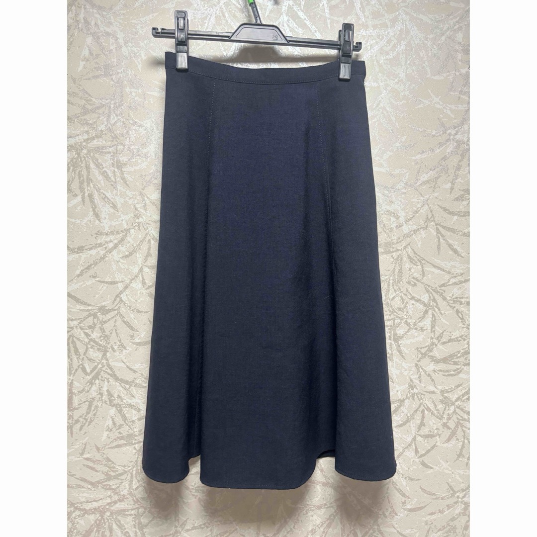 STRAWBERRY-FIELDS(ストロベリーフィールズ)の紺色　ネイビー　スカート　フレアスカート　ストロベリーフィールズ　ロングスカート レディースのスカート(ロングスカート)の商品写真