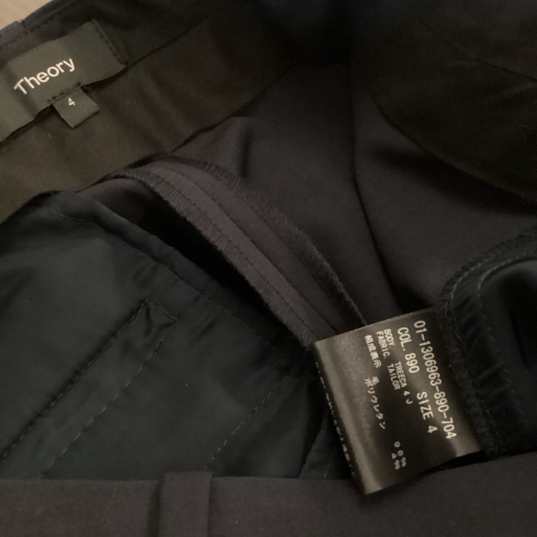 theory(セオリー)の theory 定番スーツ素材　TAILOR クロップドパンツ　ネイビー4 レディースのパンツ(クロップドパンツ)の商品写真