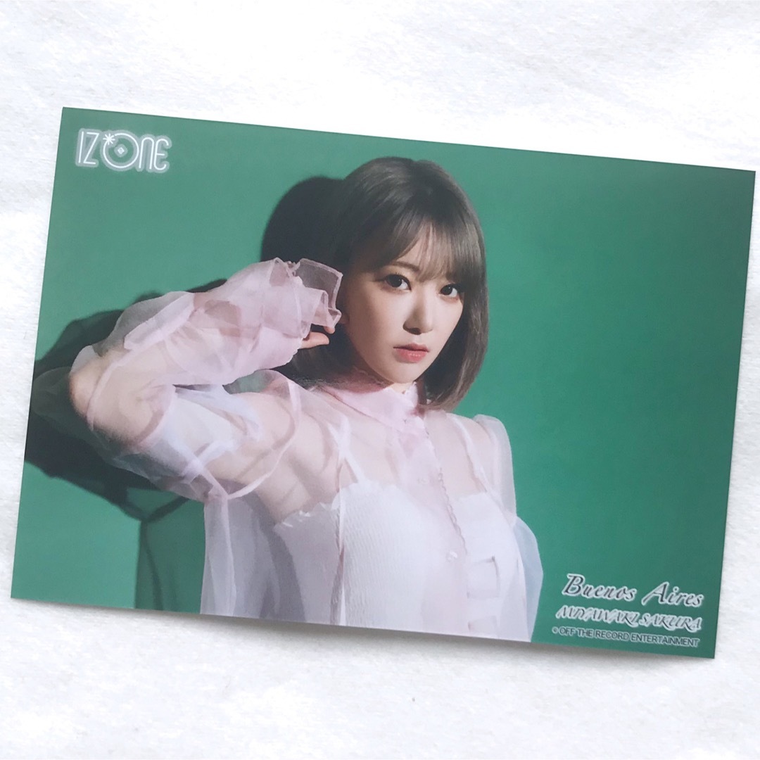 IZ*ONE(アイズワン)の【 宮脇咲良 】IZ*ONE Buenos Aires 生写真 エンタメ/ホビーのタレントグッズ(アイドルグッズ)の商品写真