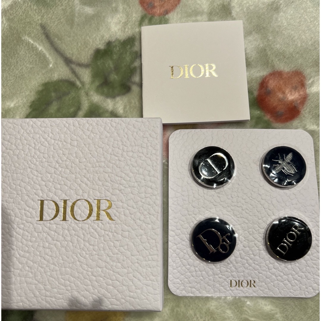 Dior(ディオール)のディオールピンバッジ非売品 エンタメ/ホビーのアニメグッズ(バッジ/ピンバッジ)の商品写真