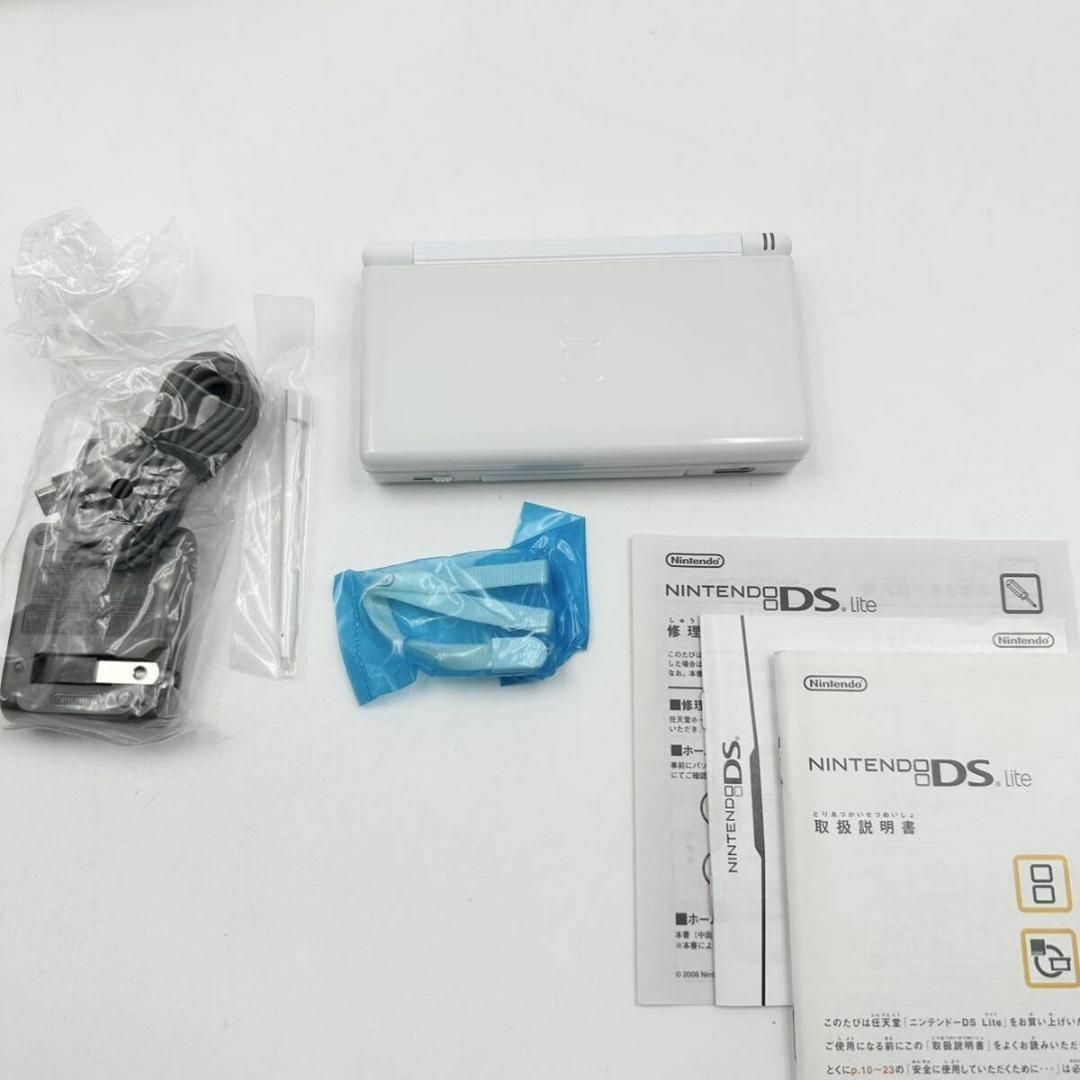 ニンテンドーDS(ニンテンドーDS)の☆新品未使用☆ Nintendo DS Lite 任天堂 クリスタルホワイト エンタメ/ホビーのゲームソフト/ゲーム機本体(家庭用ゲーム機本体)の商品写真